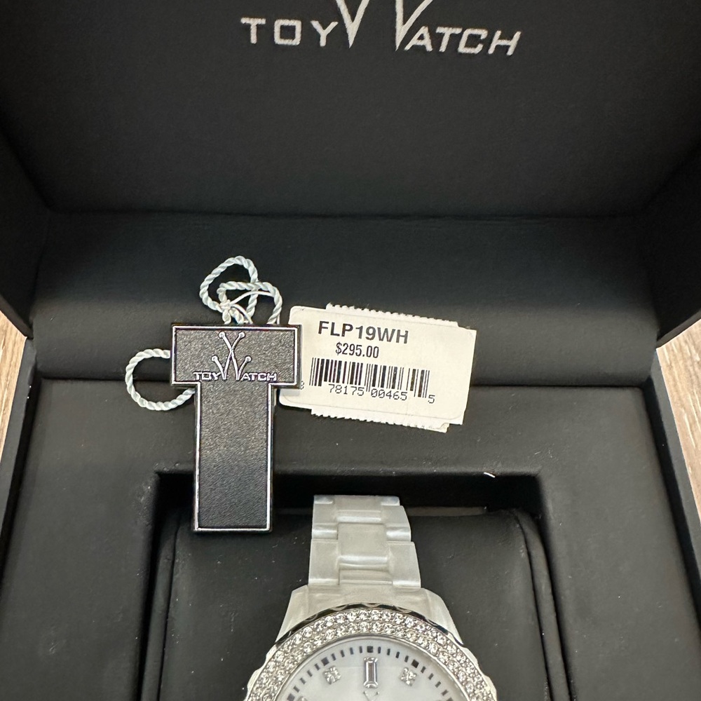 Beautiful Toywatch brand bracelet watch - Picture 2 of 4